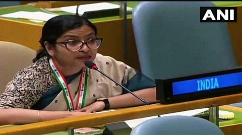 பாகிஸ்தான் பிரதமர் இம்ரான் கானுக்கு பதிலடி கொடுத்து, ஐ.நா.வுக்கான இந்திய நிரந்தர முதன்மைச் செயலாளர் விதிஷா மைத்திரா புேசிய காட்சி : படம் ஏஎன்ஐ