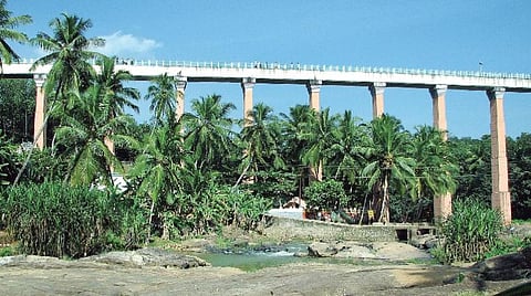 வாழ்வு இனிது: அதிசய தொட்டிப் பாலம்