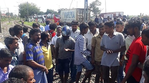 காலாண்டு விடுமுறை முடிந்து பள்ளிக்கூடம் திரும்பிய மாற்றுத்திறனாளி மாணவர்: ரயிலில் அடிபட்டு உயிரிழப்பு