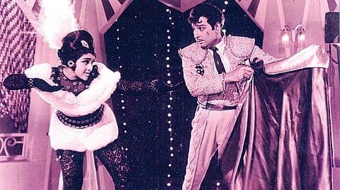 இரண்டு பாதுஷாக்களும் இன்னிசை தான்சேனும் 03: குதூகலித்த துள்ளுவதோ இளமை!