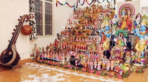 படிப்படியாக முன்னுக்கு வரணுமா? கொலுப்படி சொல்லும் தத்துவம் இதுதான்!