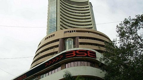 வட்டி விகிதம் குறைப்பு, பொருளாதார வளர்ச்சி மதிப்பீடு எதிரொலி: பங்குச்சந்தைகள் வீழ்ச்சி