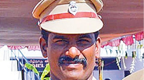 திருச்சி நகைக்கடை கொள்ளையில் தொடர்புடையவரை பிடித்ததால் உதவி ஆய்வாளருக்கு குவியும் பாராட்டு