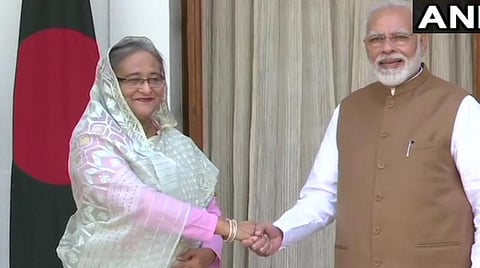 டெல்லியில் இன்று பிரதமர் மோடியைச் சந்தித்துப் பேசிய வங்கதேச பிரதமர் ஷேக் ஹசினா: படம் ஏஎன்ஐ