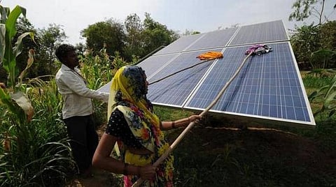 மத்திய அரசின் நிதியில் விவசாய நிலங்களில் சூரிய சக்தி மின்நிலையம்: தமிழக மின்சார வாரியம் புதிய திட்டம்