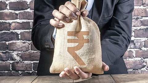 தானியங்கி தகவல் பரிமாற்ற ஒப்பந்தத்தின்கீழ் சுவிஸ் வங்கிகளில் பணம் பதுக்கியவர்கள் பட்டியல் இந்திய அரசிடம் ஒப்படைப்பு: சட்ட ரீதியான நடவடிக்கைக்கு வாய்ப்பு