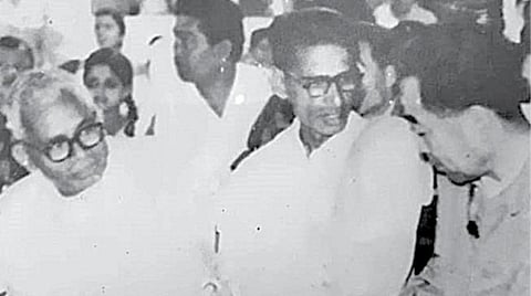 மகப்பேறு மையத் திறப்புவிழாவில் சீன பிரதமர் சூ என்லாய்.