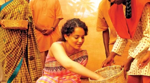 கோவை ஈஷா யோகா மையத்தில் உள்ள நாற்றுப் பண்ணையில் விதைகளை விதைத்த பாலிவுட் நடிகை கங்கனா ரனாவத்.