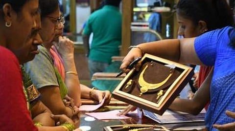 தங்கம் பவுனுக்கு ரூ.136 குறைவு