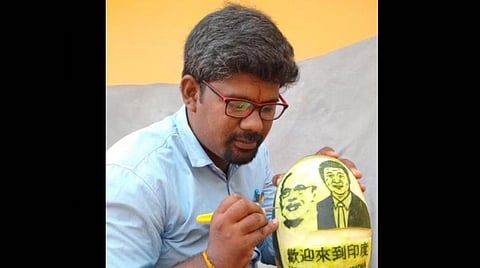 சிற்பக் கலைஞர் மு.இளஞ்செழியன்.