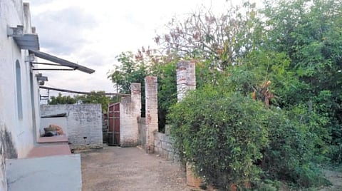 தம்பதியின் சடலம் புதைக்கப்பட்டதாக கருதப்படும் பகுதி.