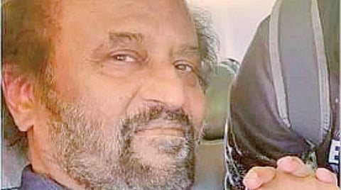 குடும்பத்துடன் 10 நாள் இமயமலை பயணம்: ரிஷிகேஷில் சுவாமி தரிசனம் செய்தார் ரஜினிகாந்த்; ஹெலிகாப்டரில் நாளை கேதார்நாத் செல்கிறார்