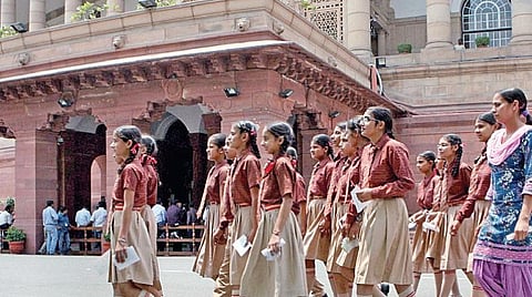 மொழிபெயர்ப்பு: 'ஸ்டெம்' கல்வியை மாணவிகளுக்கு அறிமுகப்படுத்தியுள்ளது டெல்லி அரசு