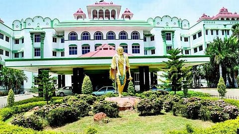 இலங்கை குற்றவாளிகள் தப்பிய சம்பவம்: உதவி செய்த அதிகாரிகள் மீது எடுக்கப்பட்ட நடவடிக்கை என்ன? - அரசு அறிக்கை தர நீதிமன்றம் உத்தரவு