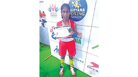 தேசிய குத்துச்சண்டை போட்டியில் புதுக்கோட்டை பள்ளி மாணவி சாதனை