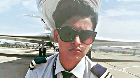 பெண்கள் 360: முதல் திருநம்பி பைலட்