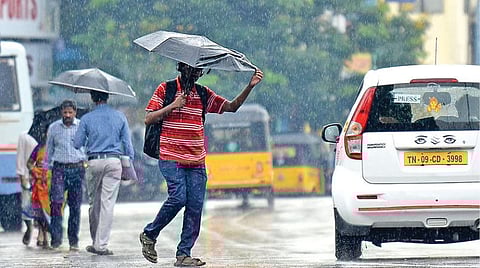 பாதுகாப்பாக மழையை ரசிப்போம்!