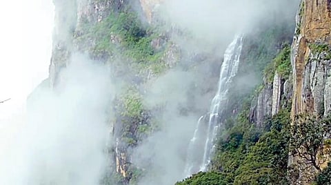 கொடைக்கானலில் ‘ரெட் அலர்ட்' வாபஸ் ஆனதால் சுற்றுலா தலங்களை பார்வையிட அனுமதி