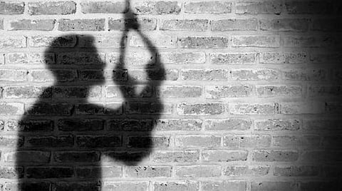 குரூப் 2 தேர்வு தோல்வியால் விரக்தி: தேனி வனவர் கல்லூரியில் பயிற்சியில் இருந்த இளைஞர் தற்கொலை