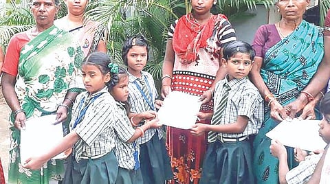 அரசு பள்ளி மாணவர்கள் டெங்கு விழிப்புணர்வு பேரணி