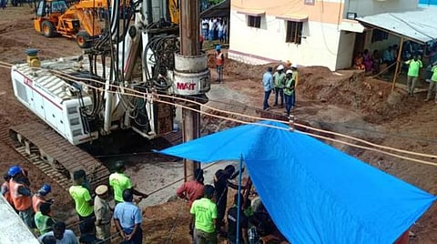 குழந்தை சுஜித் ஆழ்துளை கிணற்றில் விழுந்து 72 மணி நேரமாகிவிட்டது: மீட்புப் பணியின் தற்போதைய நிலை என்ன?