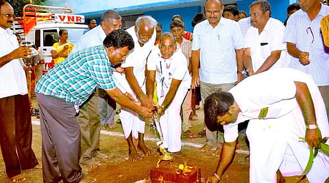 செட்டிக்குளம் அரசு பள்ளிக்கு ரூ.7 லட்சத்தில் கலையரங்கம்: முன்னாள் மாணவர் உதவி