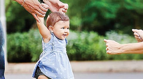 டிங்குவிடம் கேளுங்கள்: பிறந்தவுடன் மனிதனால் ஏன் நடக்க முடியவில்லை?