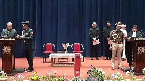 லடாக் யூனியன் பிரதேசத்தின் துணை நிலை ஆளுநராக பொறுப்பேற்றுக்கொண்ட ஆர்.கே.மாத்தூர் : படம் உதவி ட்விட்டர்