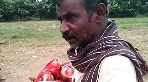 குழந்தையைப் புதைக்க வந்த நபர்களில் ஒருவர்