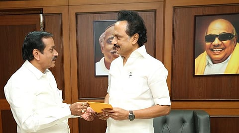 மகளின் திருமண அழைப்பிதழை ஸ்டாலினுக்கு வழங்கிய ஹெச்.ராஜா