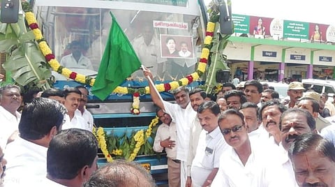 சசிகலா, தினகரனுக்கு அதிமுகவில் இடமில்லை: அமைச்சர் கே.சி.வீரமணி திட்டவட்டம்