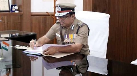 அடுத்த அறிவிப்பு வரும்வரை காவலர்களுக்கு விடுப்பு கிடையாது: டிஜிபி திரிபாதி திடீர் உத்தரவு