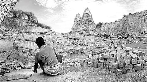 காட்சிகள் உலா: கல்குவாரி மனிதர்களும் அசையும் ஓவியங்களும்