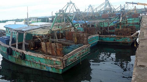 வங்கக்கடலில் புயல் சின்னம்: ராமேசுவரம் மீனவர்கள் கடலுக்கு மீன்பிடிக்கச் செல்லத் தடை