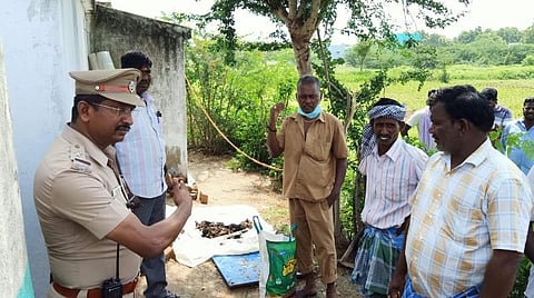சாத்தூர் அருகே போதையில் தகராறு செய்தவரை மனைவி, பிள்ளைகளே கொலை செய்தது அம்பலம்: புதைக்கப்பட்ட கூலித் தொழிலாளியின் சடலம் தோண்டி எடுப்பு