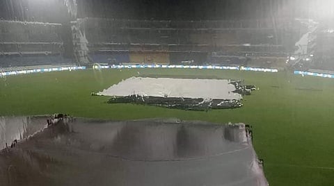 ராஜ்கோட் மைதானத்தில் நேற்று பெய்த மழை