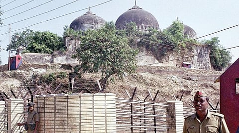 அயோத்தியில் இருந்த பாபர் மசூதி.(கோப்பு படம்)