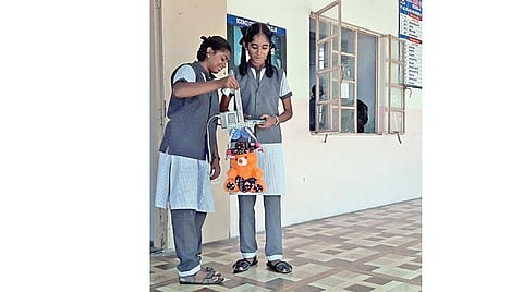 திண்டுக்கல் ஜிடிஎன் கலை கல்லூரியில் மாவட்ட அளவில் மாணவர்களின் அறிவியல் கண்காட்சி