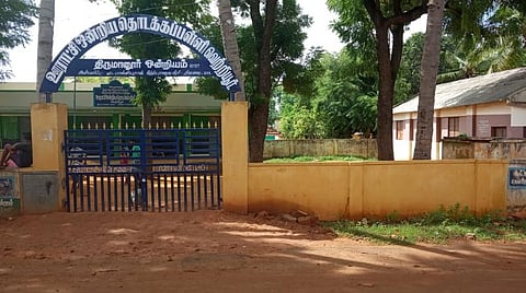 திருமானூர் அருகே வெற்றியூரில் ஊராட்சி பள்ளிக்கு சுற்றுச்சுவர் கட்டிக் கொடுத்த கிராம மக்கள்