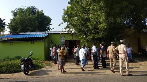 தொழில் நஷ்டம் காரணமாக விருதுநகரில் மல்லி வியாபாரி குடும்பத்துடன் தற்கொலை