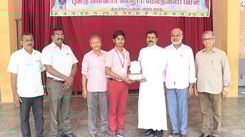 மாநில அளவிலான கணித கருத்தரங்கில் பள்ளி மாணவருக்கு 2-ம் இடம்