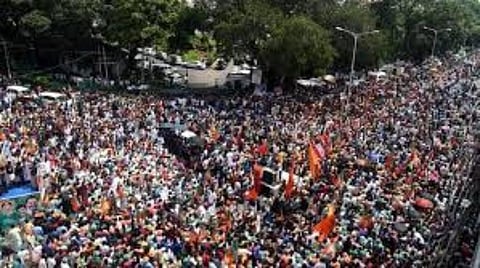 சபரிமலைக்கு அனைத்து வயதுப் பெண்களும் செல்லலாம்; தற்போதைய நிலையே தொடரும்: உச்ச நீதிமன்ற உத்தரவில் தகவல்