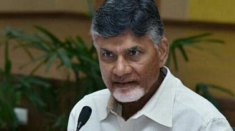 ஆந்திராவில் தெலுங்கு தேசம் கட்சியை சேர்ந்த எம்எல்ஏக்கள் ஒய்எஸ்ஆர் காங்., பாஜகவில் இணைய முடிவு: எதிர்க்கட்சி தலைவர் அந்தஸ்தை சந்திரபாபு நாயுடு இழக்க வாய்ப்பு