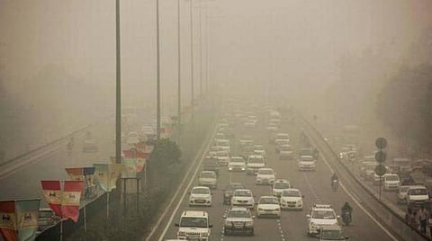 டெல்லி காற்று மாசு: 4 மாநில தலைமைச் செயலாளர்கள் நேரில் ஆஜராக உச்ச நீதிமன்றம் உத்தரவு