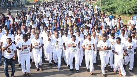 திமுகவில் நடப்பது மன்னராட்சி; அதிமுகவில் நடப்பது மக்களாட்சி: அமைச்சர் ஆர்.பி.உதயகுமார்