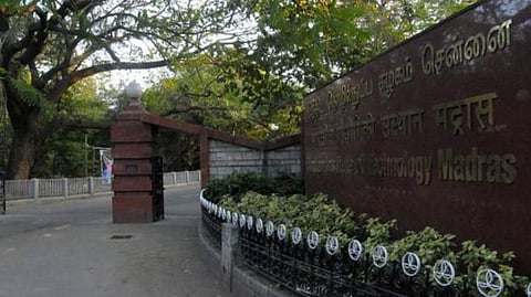 கேரள மாணவி தற்கொலை விவகாரம்: மத்திய உயர்கல்வி செயலாளர் சென்னை ஐஐடியில் விசாரணை - சிறப்பு கல்வி நிறுவனத்துக்கான தரமதிப்பீடு குறைந்ததா?