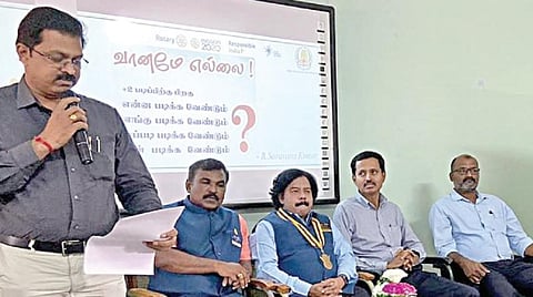 ரோட்டரி கோயம்புத்தூர் கேலக்ஸி சார்பில் கோவையில் நடைபெற்ற பிளஸ் 1, பிளஸ் 2 மாணவர்களுக்கான வழிகாட்டி நிகழ்ச்சியில் பங்கேற்ற சிறப்பு அழைப்பாளர்கள்.