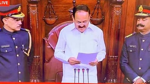 புதிய சீருடையில் மாநிலங்களவை மார்ஷல்கள் : படம் ஏஎன்ஐ