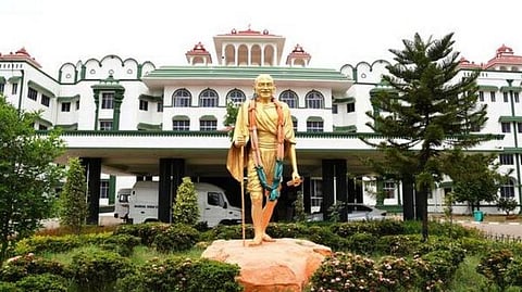 மேலவளவு 7 பேர் கொலையில் தொடர்புடைய 13 ஆயுள் கைதிகள் விடுதலையானது எப்படி? - தமிழக அரசு பதிலளிக்க உயர் நீதிமன்றம் உத்தரவு