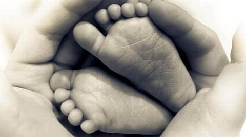 கர்ப்பிணிக்கு கடற்படை படகில் குழந்தை பிறந்தது